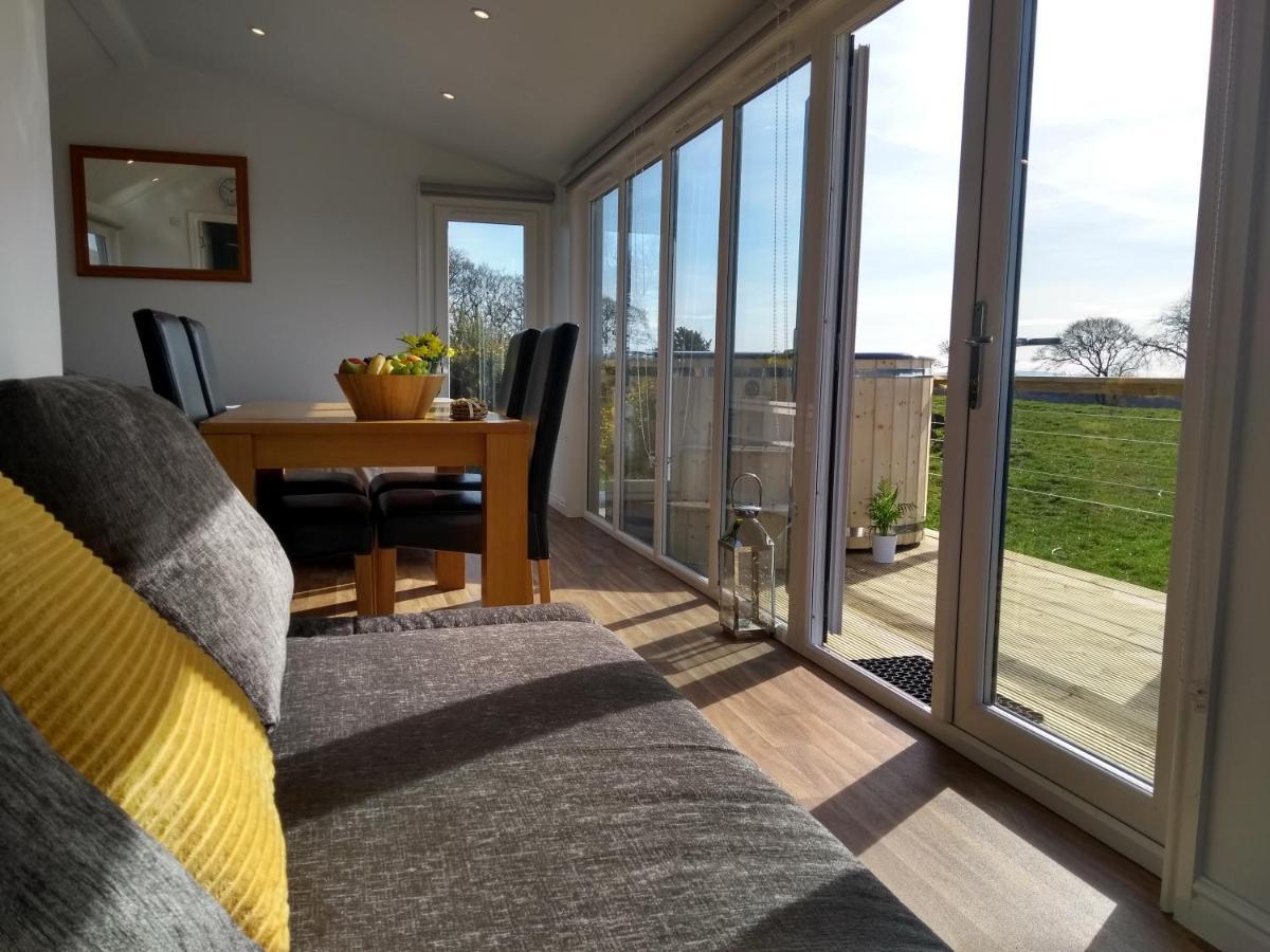 Cleeves Cabins Arran Luxury Lodge With Hot Tub Dalry  Eksteriør billede