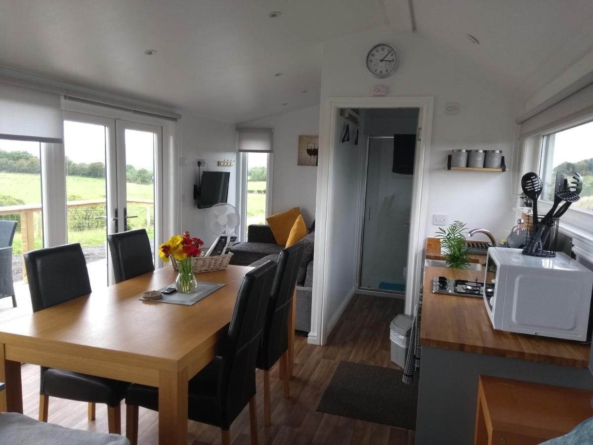 Cleeves Cabins Arran Luxury Lodge With Hot Tub Dalry  Eksteriør billede