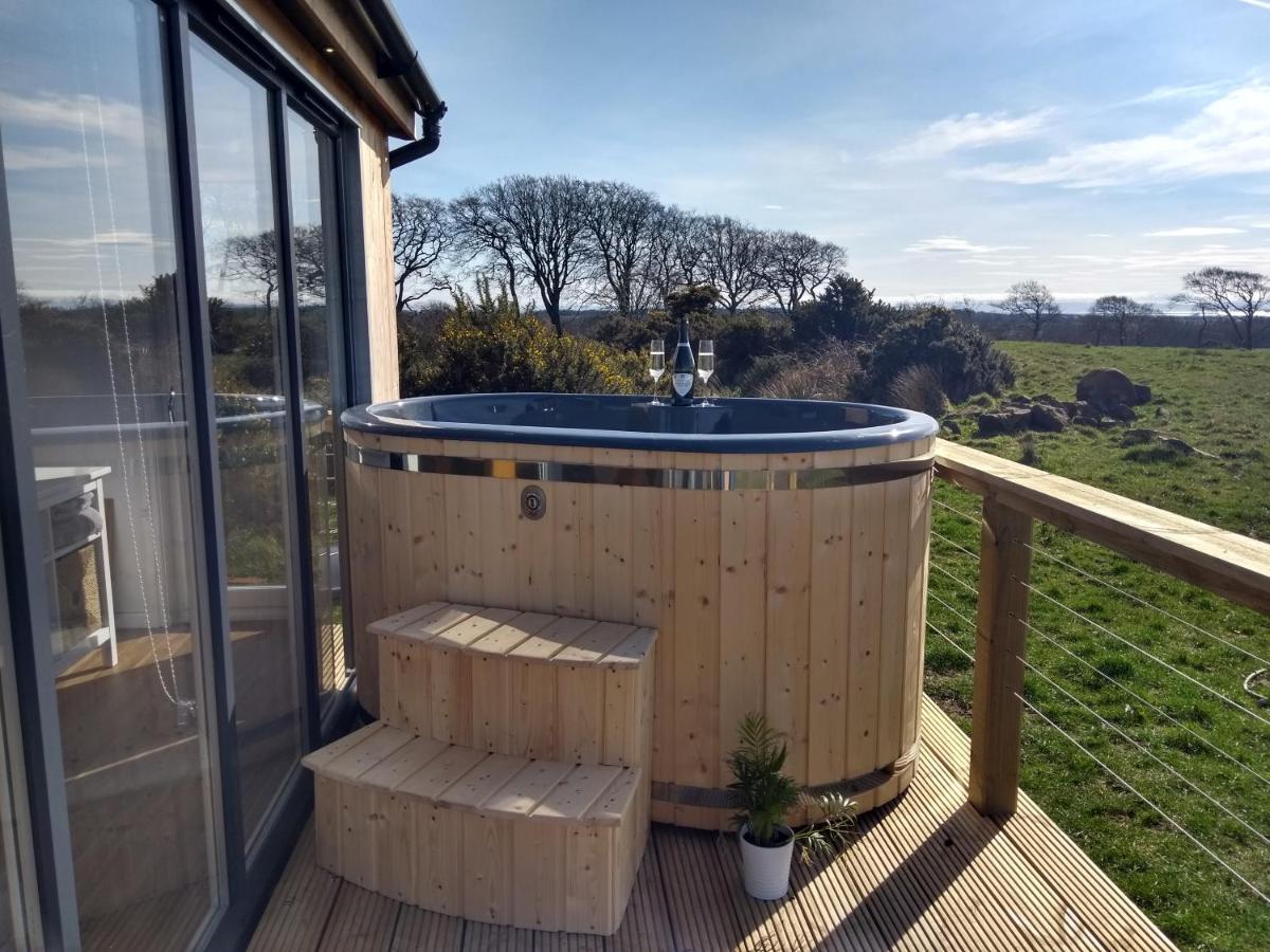 Cleeves Cabins Arran Luxury Lodge With Hot Tub Dalry  Eksteriør billede