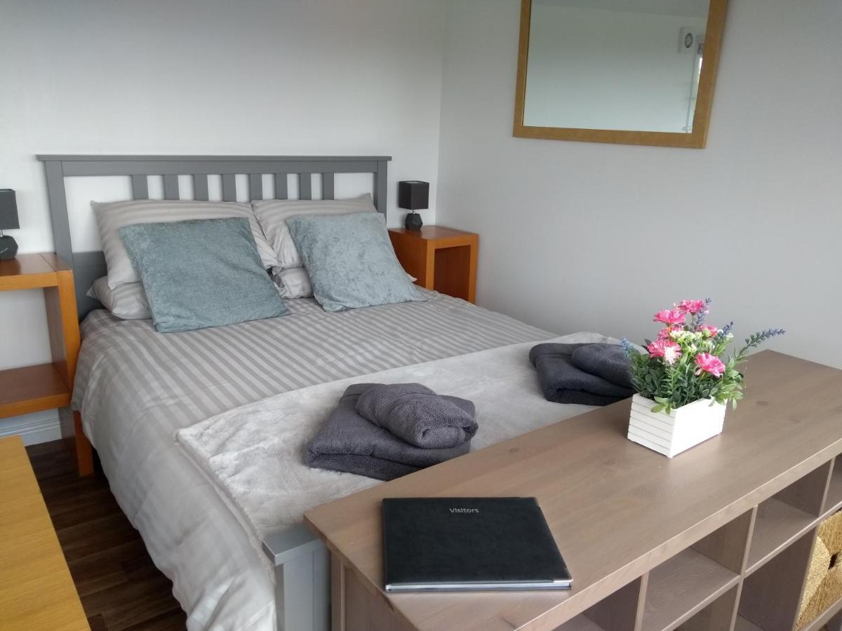 Cleeves Cabins Arran Luxury Lodge With Hot Tub Dalry  Eksteriør billede
